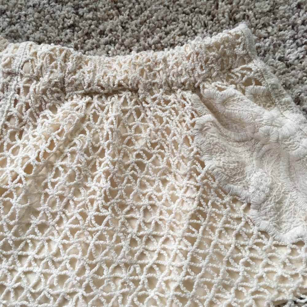 LF NATURE ROSE LACE SHORTS 🌹 - Picture 4 of 5